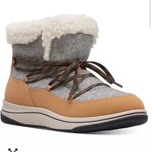 NWOT CLARKS CLOUDSTEPPERS GLACIER BOOTS